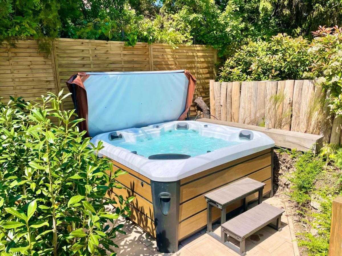 Wooden Premium Jacuzzival
